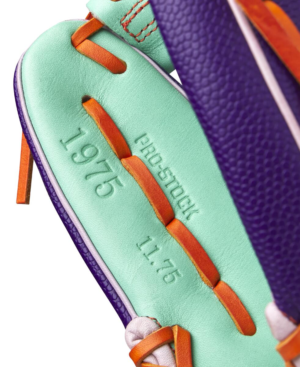 Wilson A2000 April 2025 GOTM 1975 SS 11.75"-RHT - Image 7