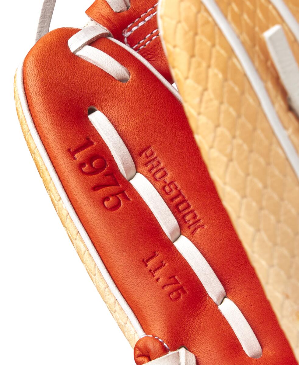 Wilson A2000 June 2025 GOTM 1975 SS 11.75"-RHT - Image 7